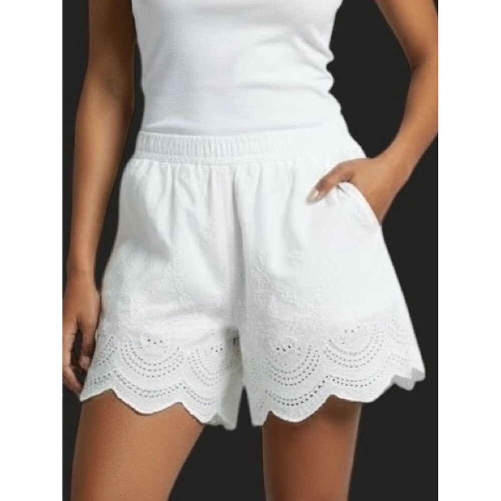 Juniors | Pull on White lace shorts, ribbon lace up in back , Pockets | NWOT S